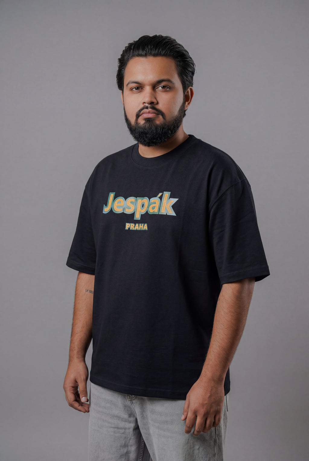 JESPÁK PRAHA EMBOSSED GRAPHIC T-SHIRT