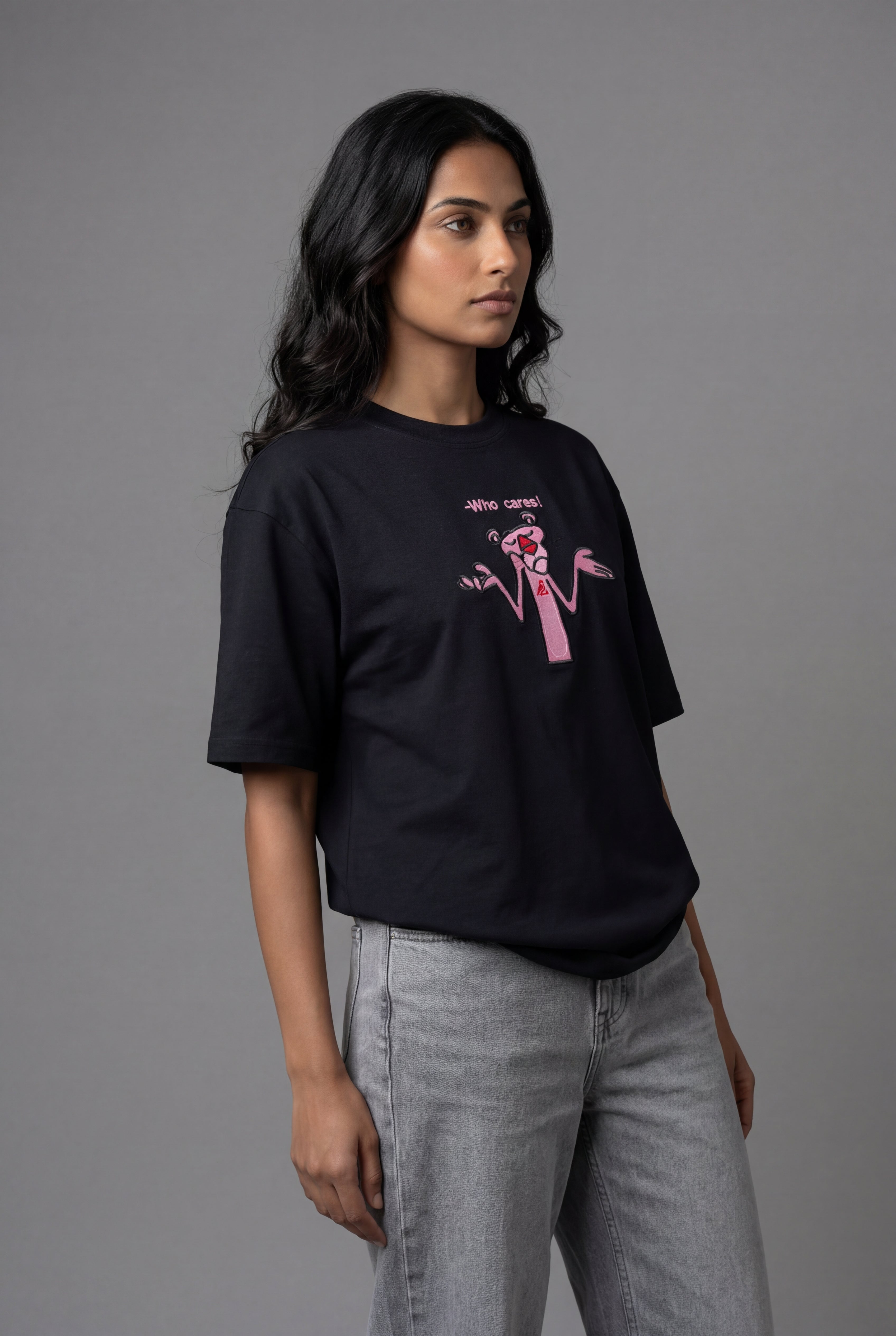 WHO CARES EMBROIDERED CHARACTER PREMIUM T-SHIRT