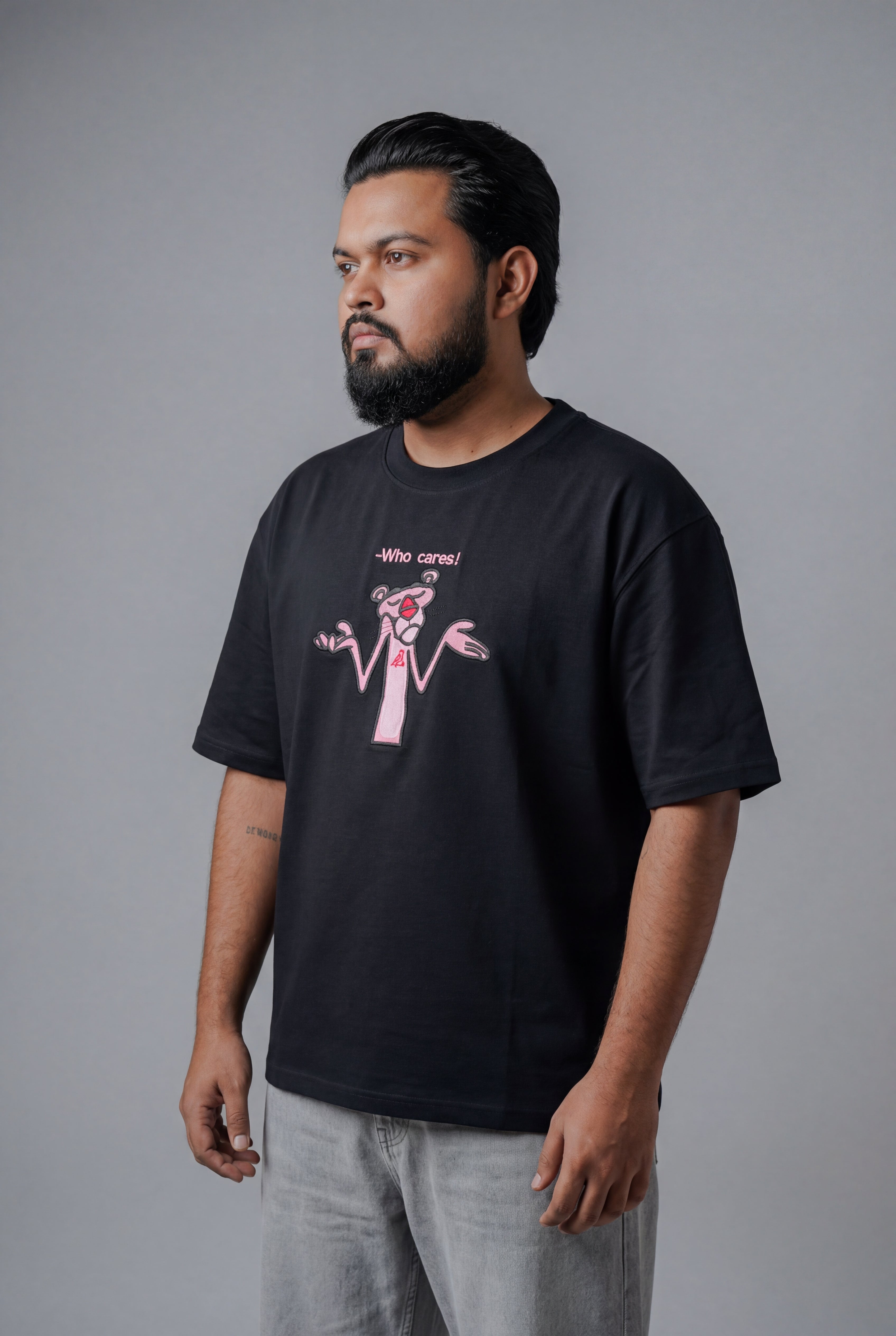 WHO CARES EMBROIDERED CHARACTER PREMIUM T-SHIRT