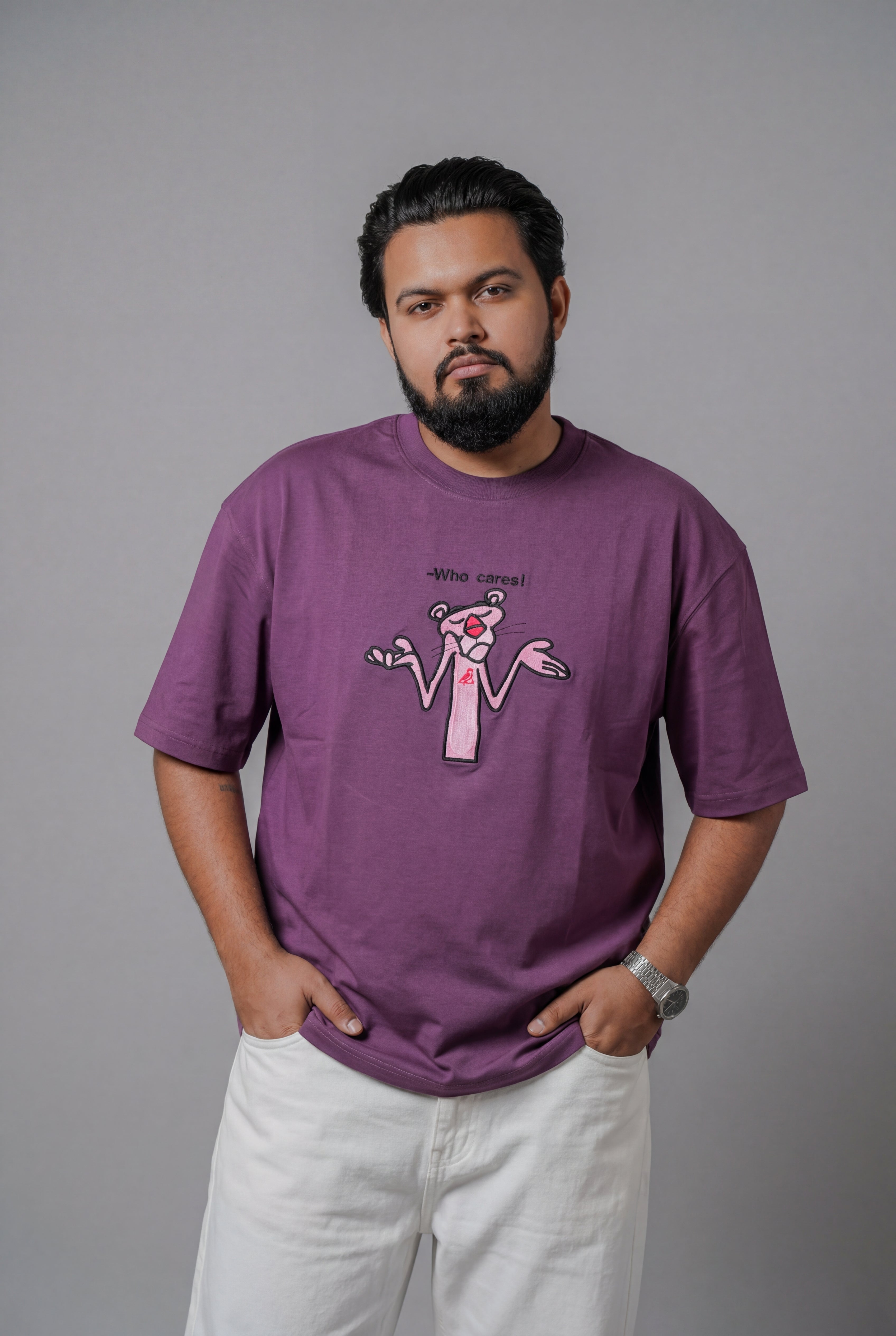 WHO CARES EMBROIDERED CHARACTER PREMIUM T-SHIRT