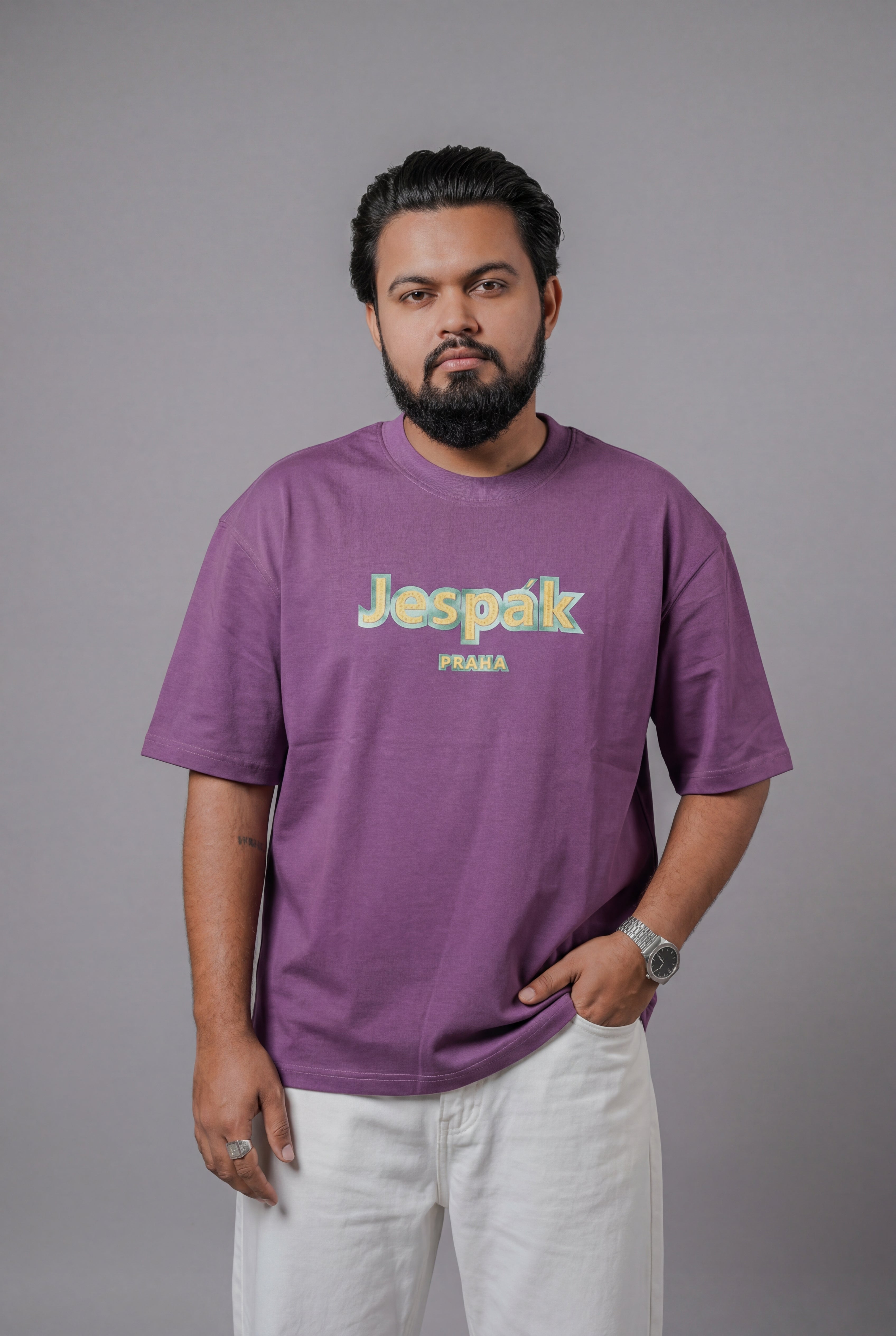 JESPÁK PRAHA EMBOSSED GRAPHIC T-SHIRT
