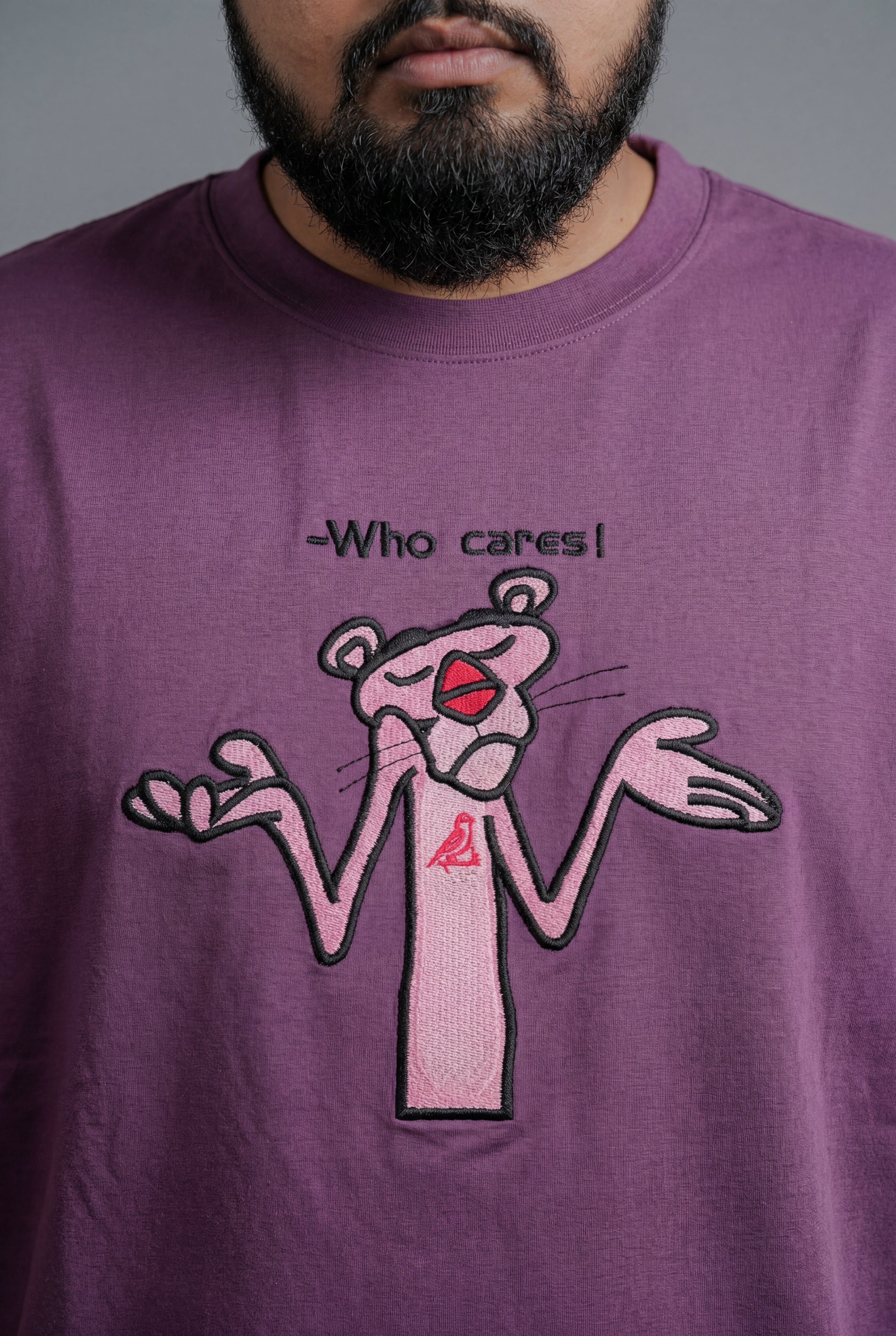 WHO CARES EMBROIDERED CHARACTER PREMIUM T-SHIRT