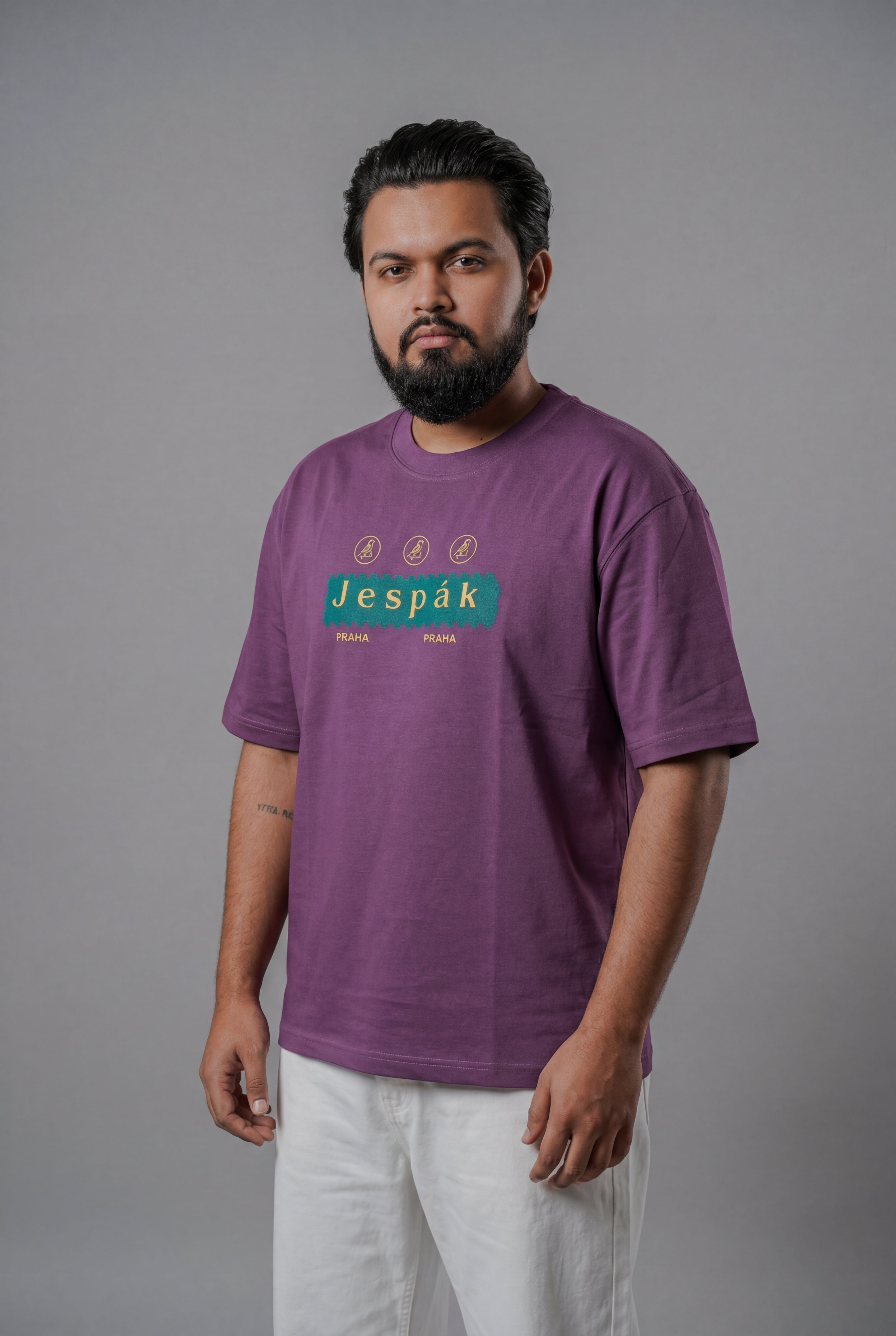 JESPAK EMBOSSED ICON STRIP PREMIUM T-SHIRT